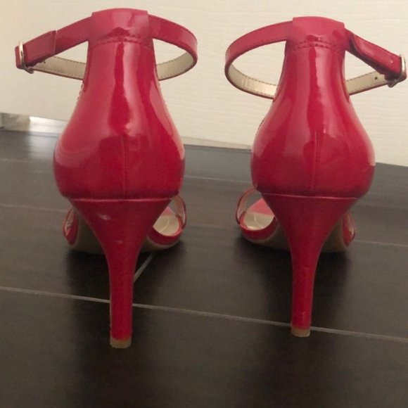 Scallop Strap Faux Patent Leather Red Heels 👠 - Picture 4 of 5